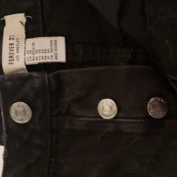 Forever 21 black denim shorts - Picture 2 of 4